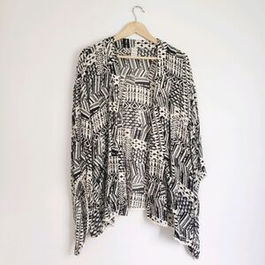 L*Space Printed Black and White Bell Sleeve Cover